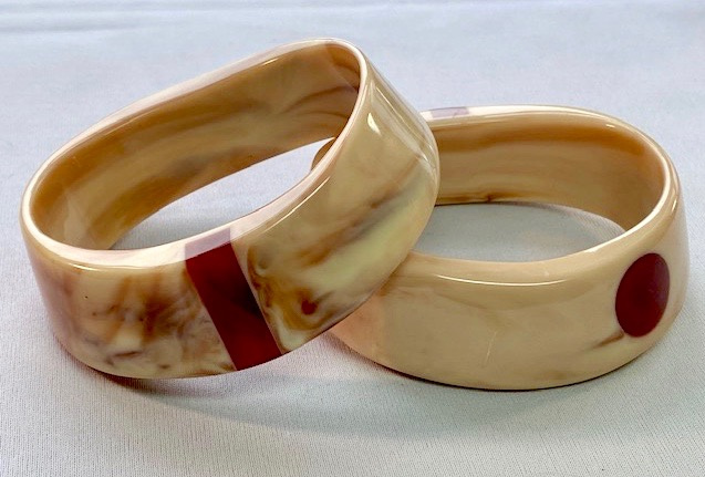 LG176 marbled almond lucite Monet Directives dot bangles